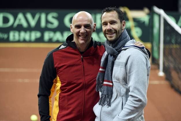 Tennis, Davis Cup Finale in Belgien - Training Belgien Johan Van Herck captain of Belgium Davis Cup team with Michael Llodra (Fra) TENNIS : Belgique - Coupe Davis - Gand - 24 11 2015 PhotoNews Panoramic 