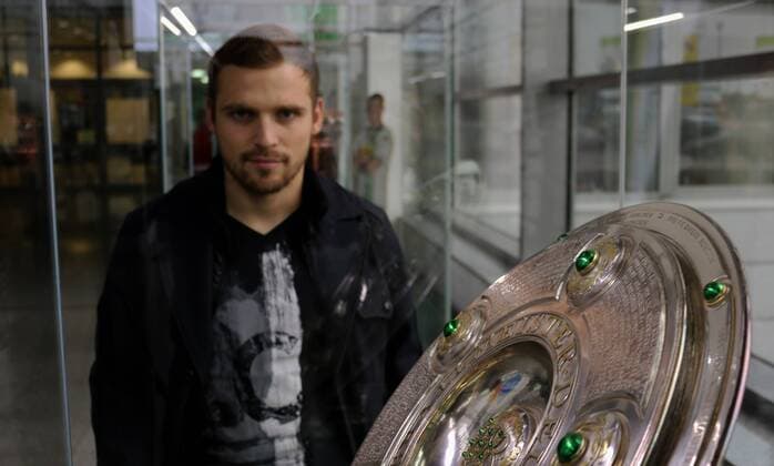 Fußball, Fotoshooting mit Tony Jantschke 17.11.2015: Mönchengladbach: Tony Jantschke