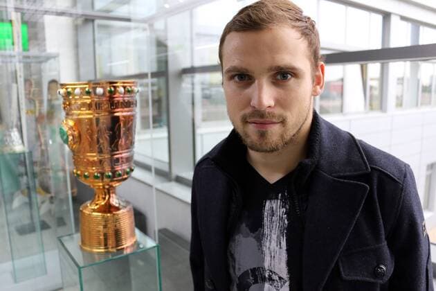 Fußball, Fotoshooting mit Tony Jantschke 17.11.2015: Mönchengladbach: Tony Jantschke