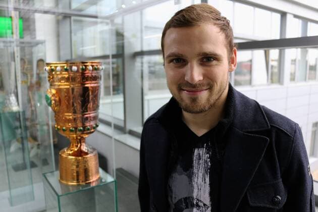 Fußball, Fotoshooting mit Tony Jantschke 17.11.2015: Mönchengladbach: Tony Jantschke