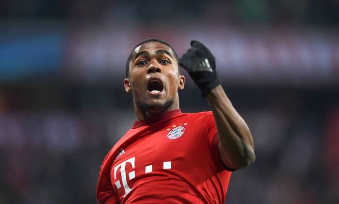 FUSSBALL CHAMPIONS LEAGUE SAISON 2015 2016 GRUPPENPHASE FC Bayern Muenchen - Olympiakos Piraeus 24.11.2015 Douglas Costa (FC Bayern Muenchen) bejubelt seinen Treffer zum 1:0 