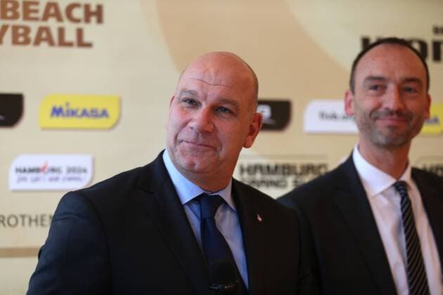 Thomas Wiedermann (Vorsitzender des Vorstandes, Der Club an der Alster), Thomas Krohne (Präsident des Deutschen Volleyball-Verbandes), xMichaelxKunkelx xHOCHxZWEIx