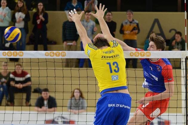 25.11.2015, xtkx, Volleyball DVV-Pokal, United Volleys - VfB Friedrichshafen, emspor v.l. Stefan Thiel (United Volleys) , Adrain Gontariu (VFB Friedrichshafen) ,