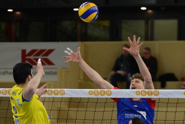25.11.2015, xtkx, Volleyball DVV-Pokal, United Volleys - VfB Friedrichshafen, emspor v.l. Maximiliano Gauno (VFB Friedrichshafen) , Lukas Bauer (United Volleys),