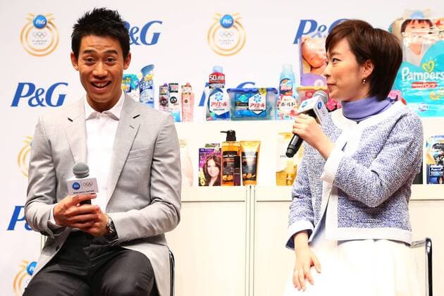 (L-R) Kei Nishikori, Kasumi Ishikawa, NOVEMBER 25, 2015 : P&G appoints Japanese sports stars Kei Nishikori (tennis) and Kasumi Ishikawa Table tennis Tischtennis as ambassadors for their Thank You, Mom campaign at Jiji Press Hall, Tokyo, Japan. NoxThirdxPartyxSales  (hnna021092)