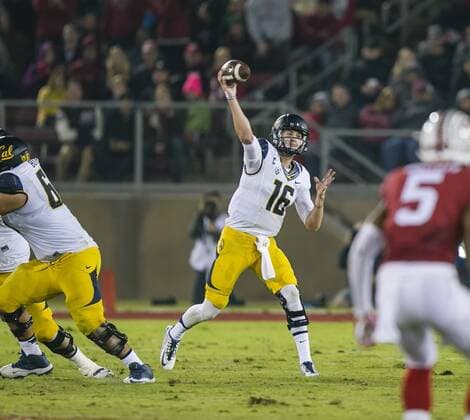 November 21, 2015: California Golden Bears quarterback Jared Goff (16) in action during the NCAA College League USA Football game between the Stanford Cardinal and the California Golden Bears at Stanford Stadium in Palo Alto, CA. Stanford defeated Cal 35-22. NCAA Football 2015: Cal vs Stanford NOV 21 - ZUMAct6_