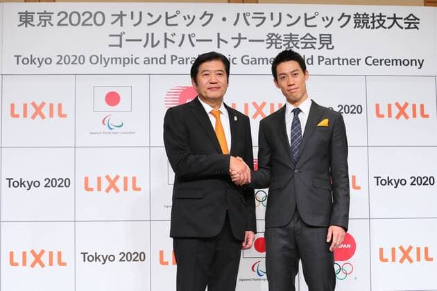 (L-R) Yoshiaki Fujimori, Kei Nishikori, NOVEMBER 26, 2015 : LIXIL has press conference PK Pressekonferenz in Tokyo. LIXIL announced that it has entered into a partnership agreement with the Tokyo Organising Committee of the Olympic and Paralympic Games. With this agreement, LIXIL becomes a gold partner sponsor. in Tokyo, Japan. NoxThirdxPartyxSales  (umqa029844)