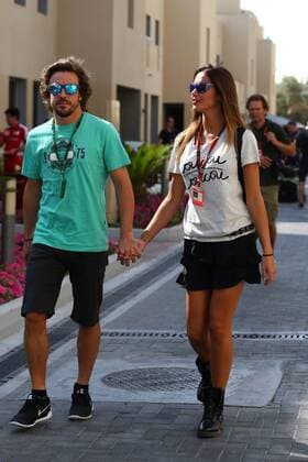 Abu Dhabi Grand Prix, UAE 26 - 29 November 2015 26.11.2015 - Fernando Alonso (ESP) McLaren Honda MP4-30 and his girlfrind Lara Alvarez (ESP) 