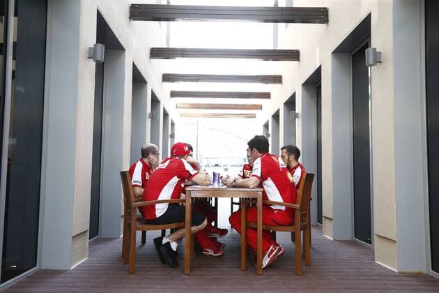Motorsports: FIA Formula One World Championship WM Weltmeisterschaft 2015, Grand Prix of Abu Dhabi, 7 Kimi Raikkonen (FIN, Scuderia Ferrari), xHOCHxZWEIx