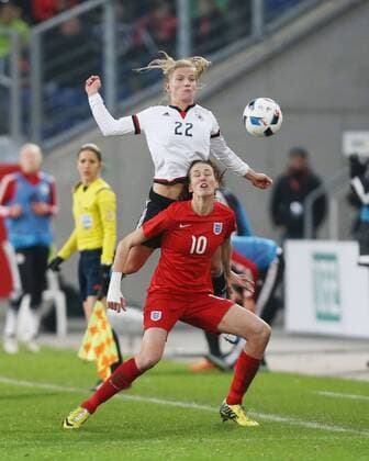 Duisburg Zweikampf zwischen Tabea Kemme ( 22, Deutschland) und Jill Scott ( 10, England) Deutschland - England, Frauenfussball, Laenderspiel, 26.11.2015, Copyright: Deutzmannx xEibner-Pressefoto EP_cdn