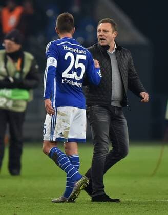 26.11.2015, Fussball, Saison 2015 2016, Europa League, Gruppenphase, 5. Spieltag, FC Schalke 04 - APOEL Nikosia, Trainer Andre Breitenreiter (FC Schalke 04), re., nach dem Spiel mit Klaas-Jan Huntelaar, Klaas Jan Huntelaar (Schalke 04)