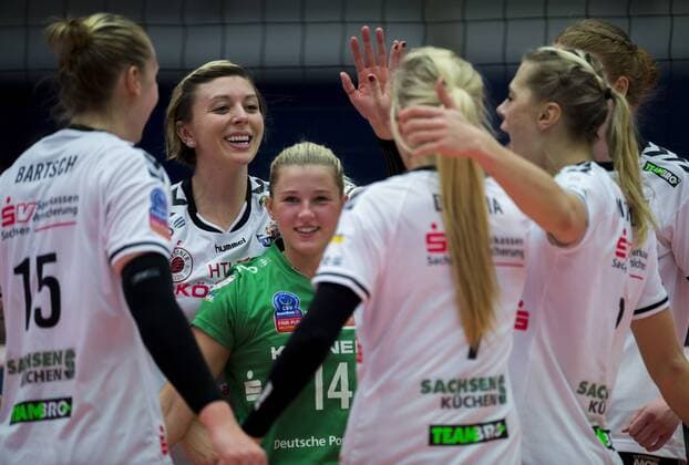 Volleyball, Damen, CEV Champions League, Saison 2015 2016, Dresdner SC (DSC) - Telekom Baku, Mittwoch (25.11.2015), Margon Arena, Dresden. Dresdens v.l. Michelle Bartsch, Gina Mancuso, Lisa Stock, Laura Dijkema, Kristina Mikhailenko, Kathleen Slay. RM001