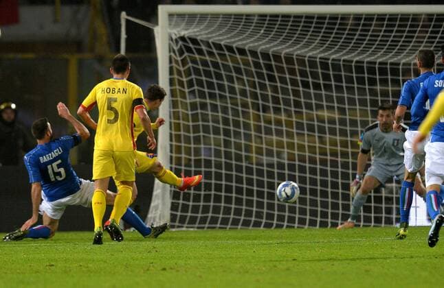 Fußball, Länderspiel, Herren, Italien - Rumänien Football - soccer: international match Länderspiel Italy - Romania, il gol di Stancu (Hinweis: Verwendung nur in Deutschland - only Germany) xHOCHxZWEIx xItalyxPhotoxPressx 