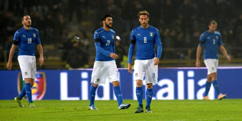 Fußball, Länderspiel, Herren, Italien - Rumänien Football - soccer: international match Länderspiel Italy - Romania, i giocatori Italiani delusi dopo il gol subito (Hinweis: Verwendung nur in Deutschland - only Germany) xHOCHxZWEIx xItalyxPhotoxPressx 