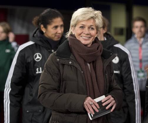 vl: Assistenztrainerin Steffi JONES und Bundestrainerin Silvia NEID (beideGER) Fussball Frauen Laenderspiel: Deutschland - England in Duisburg, Deutschland am 26.11.2015,