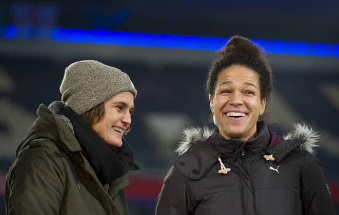 vl: die zurueckgetretene Nationalspielerinnen Nadine ANGERER und Celia SASIC, Fussball Frauen Laenderspiel: Deutschland - England in Duisburg, Deutschland am 26.11.2015,