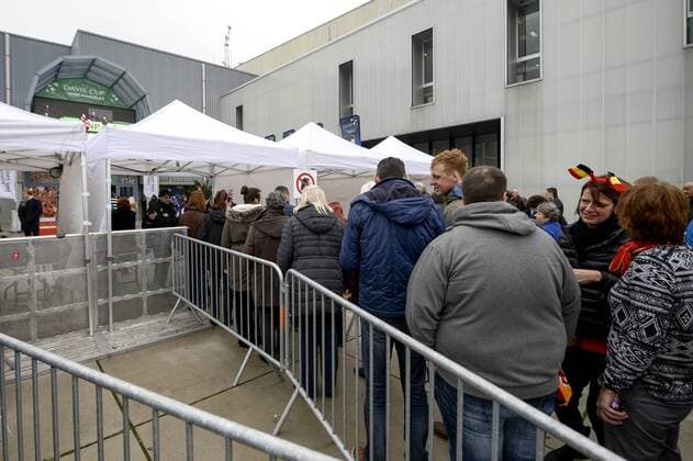 Tennis, Davis Cup Finale in Belgien - Personenkontrollen am Eingang - GENT, BELGIUM: Security check on the first day of the Davis Cup World Group final between Belgium and Great Britain, Friday 27 November 2015, at Flanders Expo in Gent. DIRKxWAEM  x04746980x