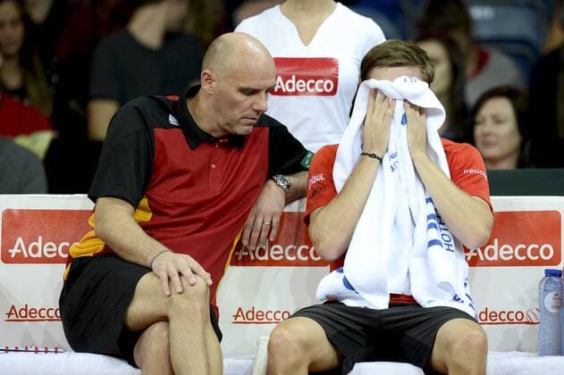 Tennis, Davis Cup Finale, Belgien - Großbritannien - GENT, BELGIUM: Belgian captain Johan Van Herck and Belgian David Goffin pictured during the first game between Belgian David Goffin and Britain Kyle Edmund in the Davis Cup World Group final between Belgium and Great Britain, Friday 27 November 2015, at Flanders Expo in Gent. DIRKxWAEM  x04747256x
