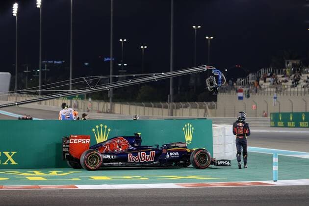 Abu Dhabi Grand Prix, UAE 26 - 29 November 2015 27.11.2015 - Free Practice 2, Carlos Sainz Jr (ESP) Scuderia Toro Rosso STR10 