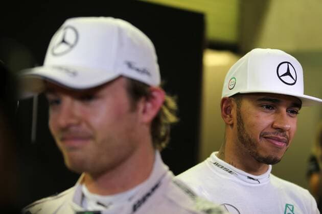 Bilder des Tages - SPORT Abu Dhabi Grand Prix, UAE 26 - 29 November 2015 27.11.2015 - Free Practice 2, Nico Rosberg (GER) Mercedes AMG F1 W06 and Lewis Hamilton (GBR) Mercedes AMG F1 W06 