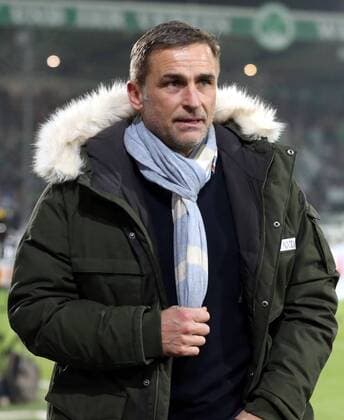 27.11.2015 - Fussball - Saison 2015 2016 - 2. Fussball - Bundesliga - 16. Spieltag: SpVgg Greuther Fürth - 1. FC Kaiserslautern FCK Rote Teufel - DaMa - Stefan Kuntz (Vorstandsvorsitzender 1. FC Kaiserlautern ) nachdenklich enttäuscht Enttäuschung