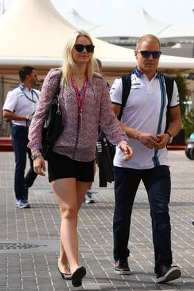 Abu Dhabi Grand Prix, UAE 26 - 29 November 2015 28.11.2015 - Valtteri Bottas (FIN) Williams F1 Team FW37 and his girlfriend 