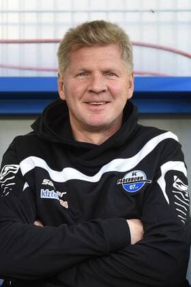 Fußball 2. Bundesliga 16. Spieltag SC Paderborn - 1860 München am 28.11.2015 in der Benteler-Arena in Paderborn Stefan Effenberg ( Trainer Paderborn ) xRx