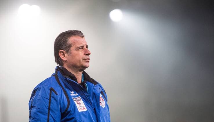 Innsbruck 27.11.2015, Tivoli Stadion, Innsbruck, Oesterreich, 2. FBL, FC Wacker Innsbruck vs KSV 1919, 20. Runde, im Bild Trainer Kurt Russ (Kapfenberger SV) during second Austrian Bundesliga 20th round match between FC Wacker Innsbruck and KSV 1919 at the Tivoli Stadion in Innsbruck, Austria on 2015 11 27.  EX_JAK  