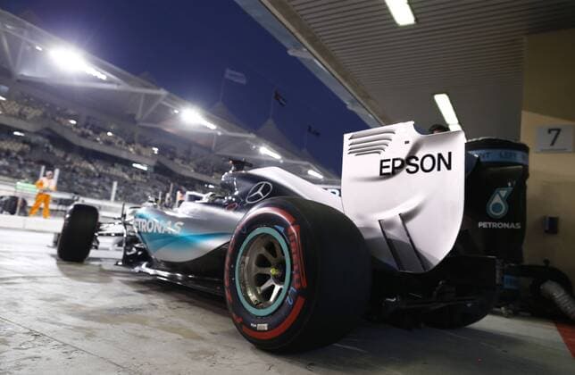 Motorsports: FIA Formula One World Championship WM Weltmeisterschaft 2015, Grand Prix of Abu Dhabi, 44 Lewis Hamilton (GBR, Mercedes AMG Petronas Formula One Team), xHOCHxZWEIx