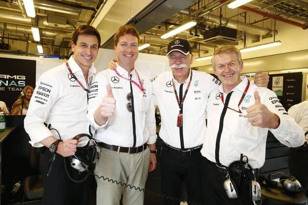 Motorsports: FIA Formula One World Championship WM Weltmeisterschaft 2015, Grand Prix of Abu Dhabi, Toto Wolff (AUT, Mercedes AMG Petronas Formula One Team), Ola Kaellenius, Dr. Dieter Zetsche (Chairman of the Board of Management of Daimler AG, Head of Mercedes-Benz Cars), Prof. Dr. Thomas Weber (Member of the Board of Management of Daimler AG), xHOCHxZWEIx