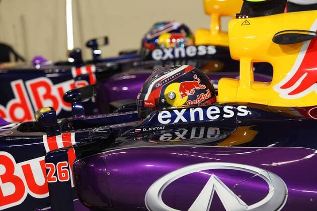 Abu Dhabi Grand Prix, UAE 26 - 29 November 2015 28.11.2015 - Qualifying, Daniil Kvyat (RUS) Red Bull Racing RB11 and Daniel Ricciardo (AUS) Red Bull Racing RB11 