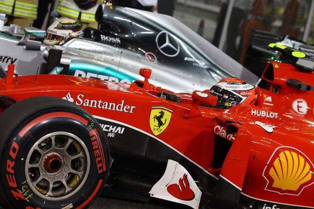 Abu Dhabi Grand Prix, UAE 26 - 29 November 2015 28.11.2015 - Qualifying, Kimi Raikkonen (FIN) Scuderia Ferrari SF15-T and Lewis Hamilton (GBR) Mercedes AMG F1 W06 