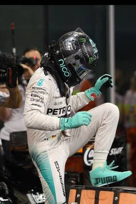 Abu Dhabi Grand Prix, UAE 26 - 29 November 2015 28.11.2015 - Qualifying, Nico Rosberg (GER) Mercedes AMG F1 W06 pole position 
