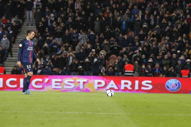 Bilder des Tages - SPORT Zlatan Ibrahimovic (psg) FOOTBALL : Paris St Germain vs ES Troyes AC - Ligue 1 2015 2016 - 28 11 2015 StephaneAllaman Panoramic 