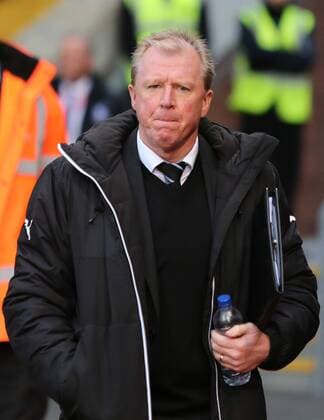28.11.2015. Selhurst Park, London, England. Barclays Premier League. Crystal Palace versus Newcastle. Newcastle manager, Steve McClaren watches as his team are outplayed in a 5-1 defeat xJasonxHearnx  ActionPlus11685288