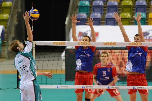 28.11.2015, xtkx, Volleyball 1.Bundesliga, United Volleys - SWD Powervolleys Düren, emspor v.l. du18 , Jan Zimmermann (United Volleys) , Christian Duennes (United Volleys) , Georg Escher (United Volleys) ,