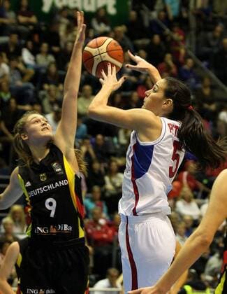 21.11.2015 Belgrade(Serbia) Serbia-Germany Eurobasket qualify women s basketball Elisabeth Dzirma(L) Germany and Sonja Petrovic(r) Serbia :Str 