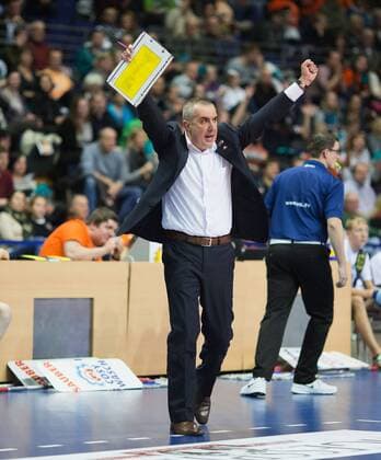 Berlin, Deutschland, 28.11.2015: Volleyball Bundesliga Saison 2015 2016 - Berlin Recycling Volleys - TV Rottenburg. Trainer Roberto Serniotti (BR Volleys)