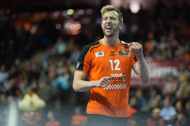 Berlin, Deutschland, 28.11.2015: Volleyball Bundesliga Saison 2015 2016 - Berlin Recycling Volleys - TV Rottenburg. Paul Carroll (BR Volleys 12)