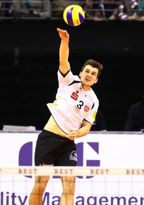 Berlin Philipp Jankowski ( 3, TV Rottenburg) beim Aufschlag , Berlin Recycling Volleys vs. TV Rottenburg, Volleyball, Bundesliga, 28.11.2015, Copyright: Hundt xEibner-Pressefoto EP_mht