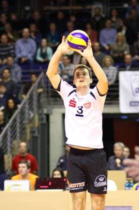 Berlin Philipp Jankowski ( 3, TV Rottenburg) stellt zum naechsten Angriff, Berlin Recycling Volleys vs. TV Rottenburg, Volleyball, Bundesliga, 28.11.2015, Copyright: Hundt xEibner-Pressefoto EP_mht