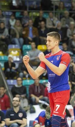 Volleyball Hessen - 1. Bundesliga Männer 28.11.2015 United Volleys Rheinmain (blau) - SWD Powervolleys Düren (ws) v.l. Jannis Hopt (RheinMain 7) United Volleys Rheinmain - SWD Powervolleys Düren