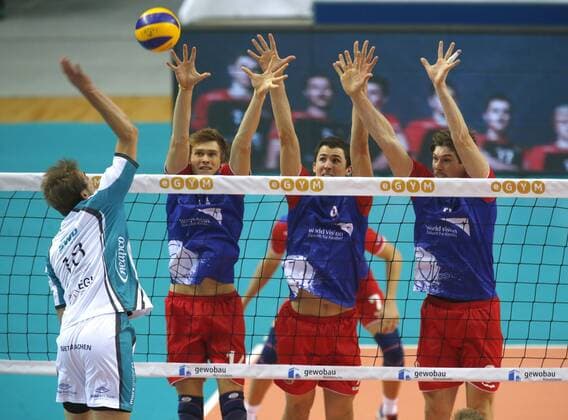 Volleyball - 1. Bundesliga - 28.11.2015, UNITED VOLLEYS RHEINMAIN vs. SWD POWERVOLLEYS DÜREN, JAN-PHILIPP MARKS (DÜREN), PETER WOLF, GEORG ESCHER, JAN KLOBUCAR (UNITED), -