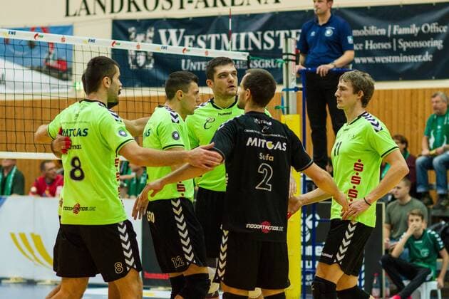 Jubel CV Mitteldeutschland vlnr Nenad Sormaz ( 8), GER, Königs Wusterhausen Bestensee, Volleyballl, 1. Bundesliga, Saison 2015 2016, Landkost-Arena, Netzhoppers KW - Chemie Volley Mitteldeutschland