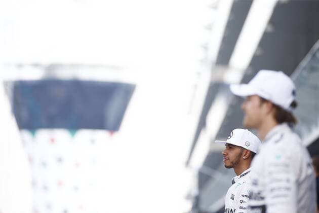 Motorsports: FIA Formula One World Championship WM Weltmeisterschaft 2015, Grand Prix of Abu Dhabi, 44 Lewis Hamilton (GBR, Mercedes AMG Petronas Formula One Team), 6 Nico Rosberg (GER, Mercedes AMG Petronas Formula One Team), xHOCHxZWEIx