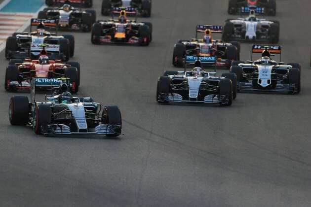 29.11.2015. Yas Marina Circuit, Abu Dhabi. Grand Prix of Abu Dhabi, Race Day. Mercedes AMG Petronas - Nico Rosberg leads the pack into the first corner xLeannexBoonx  ActionPlus11685650