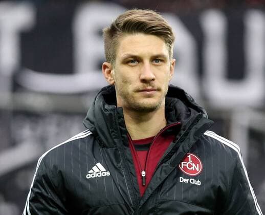 29.11.2015 - Fussball - Saison 2015 2016 - 2. Fussball - Bundesliga - 16. Spieltag: FC Sankt St. Pauli Hamburg - 1. FC Nürnberg Nuernberg FCN - DaMa - Jakub Sylvestr (11, 1.FC Nürnberg FCN ) nachdenklich vor Spielbeginn