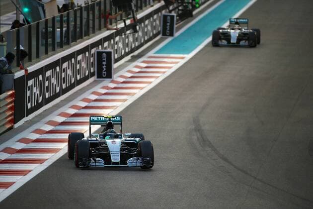 Abu Dhabi Grand Prix, UAE 26 - 29 November 2015 29.11.2015 - Race, Nico Rosberg (GER) Mercedes AMG F1 W06 leads Lewis Hamilton (GBR) Mercedes AMG F1 W06 