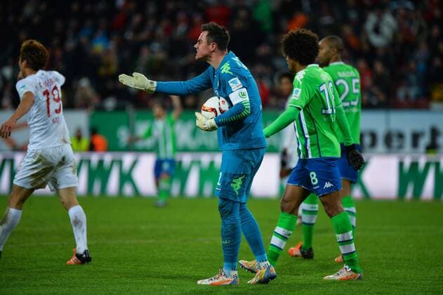 Wütender Diego Benaglio (Torwart VfL Wolfsburg) Augsburg, Deutschland, 29.11.2015 - Fussball, 1. Bundesliga, FC Augsburg - VfL Wolfsburg, Fussball, 1. Bundesliga, FC Augsburg - VfL Wolfsburg, xklx