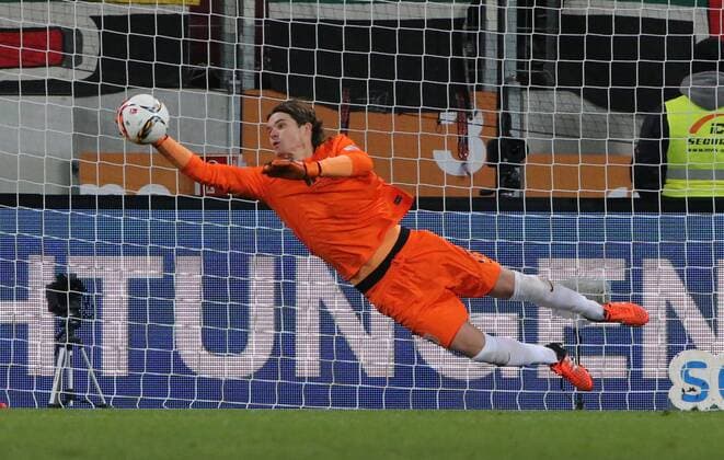 29.11.2015,1.BL, FC Augsburg vs Wolfsburg, WWK Arena Augsburg, Fussball, im Bild: Marwin Hitz (FC Augsburg)